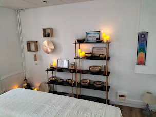 Photo n°3 de Zen Osmo'Z - Reiki - LaHoChi- Massages - Sonothérapie - Magnétothérapie -Formations à Tremblay-les-Villages (Thérapeute Reiki)