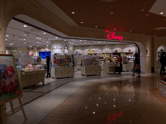 Disney Store LUCUA Osaka