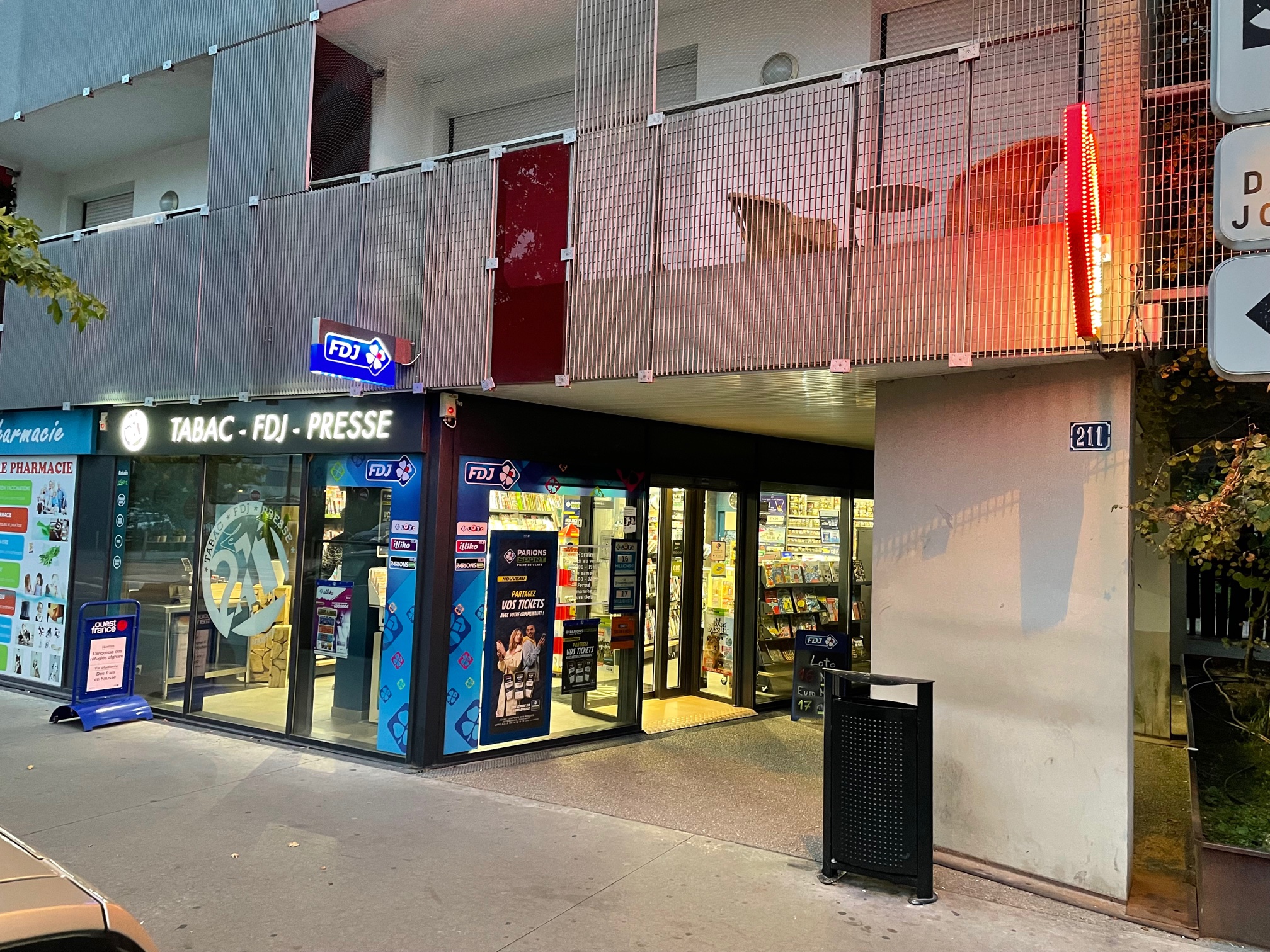 Le 211 TABAC-FDJ-VAPE-CBD-VINS.OUVERT 7/7 ET TOUS LES JOURS FRIS  Nantes  - Bureau de tabac