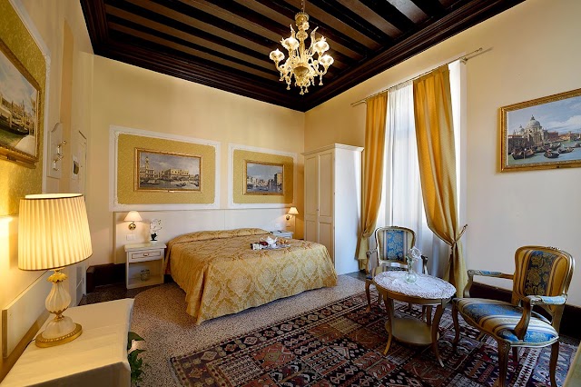 Hotel Venice Court of Greeks
