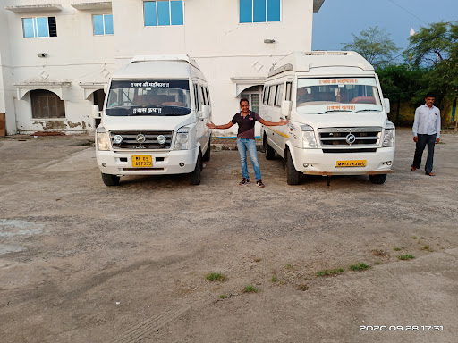 Tempo Traveller