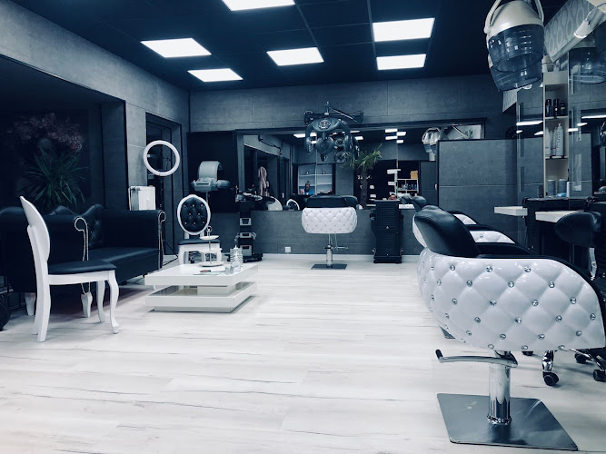 REVOLUTION Friseursalon & Kosmetikstudio