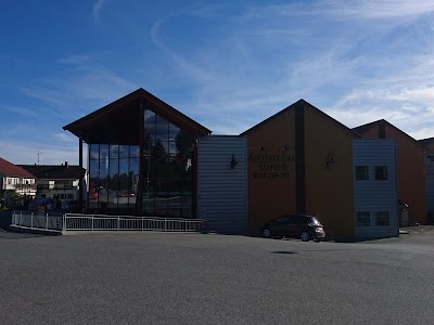 Photos of S&oslash;nsteb&oslash;tunet