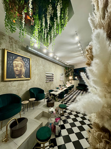 La Vie Nails & Beauty