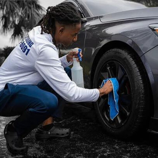 Akeem Squeaky Clean - Visual