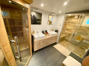 Photo n°9 de SUITE PHANTASTICA chambre avec Jacuzzi privatif aux pennes mirabeau à Les Pennes-Mirabeau (Hôtel)