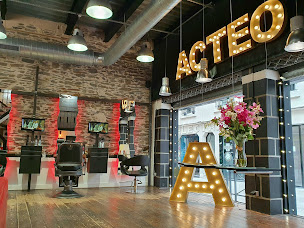 Photo n°33 de ACTEO COIFFURE | Saint Julien | Coiffeur Coloriste & Barbier Angers à Angers (Magasin de produits de beauté)