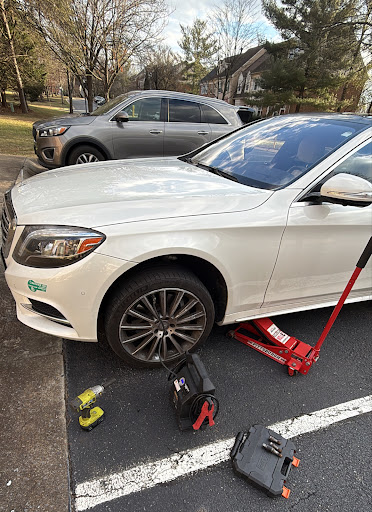 Montgomery County Roadside Battery Jumpstart & Tire Change