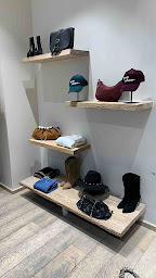 Photo n°4 de ba&sh - Lyon Village - Outlet à Villefontaine (Magasin de chaussures)
