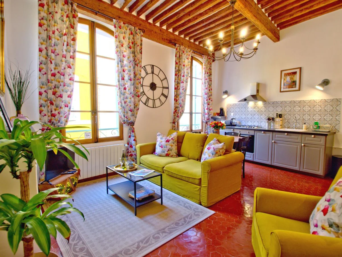 Cent-Cinq (Book direct for best rates)