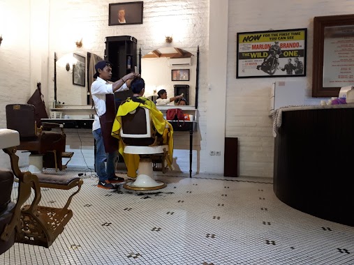 Congressman Barbershop, Author: Mas Heradiranto