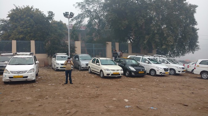 Agra Fort Car Parking, Author: Anshuman Kirty