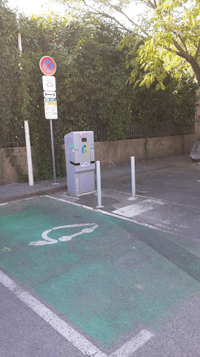 RÉVÉO Charging Station