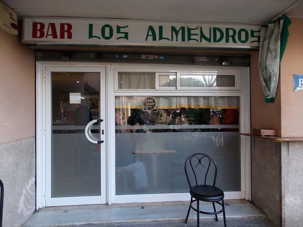 Bar los almendros