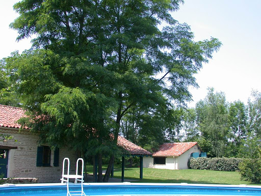Photo de Maison gîte avec piscine Holiday home swimming pool Vakantiehuis met zwembad Sud Ouest France à Sainte-Livrade-sur-Lot (47110)