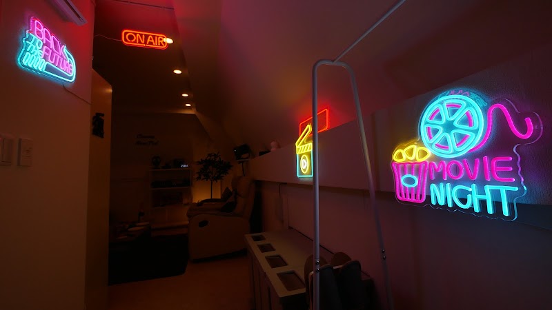 Cinema Neon Pod / シネマネオンポッド秋葉原（貸し切り映画館）