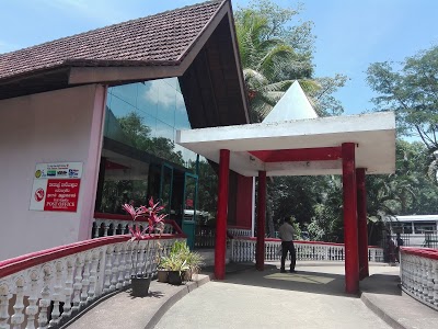 Photos of Peradeniya Post Office (පේරාදෙණිය තැපැල් කාර්යාලය)