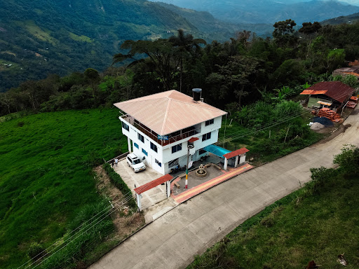 Hotel & Cabañas Estancia la cascada