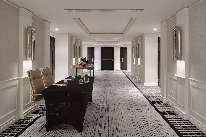 Vogue Hotel Montreal Downtown, Curio Collection by Hilton by null