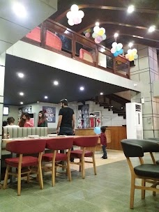 Pizza Hut karachi QM Building