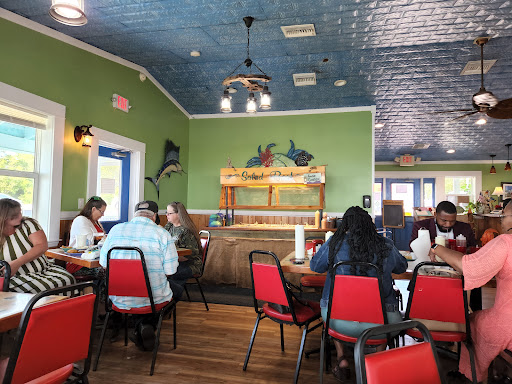 Family Coastal Restaurant Gallery - United States