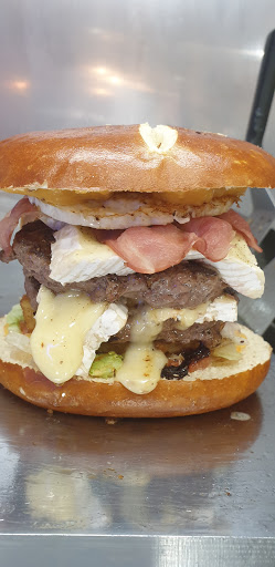 Le Gold Burger