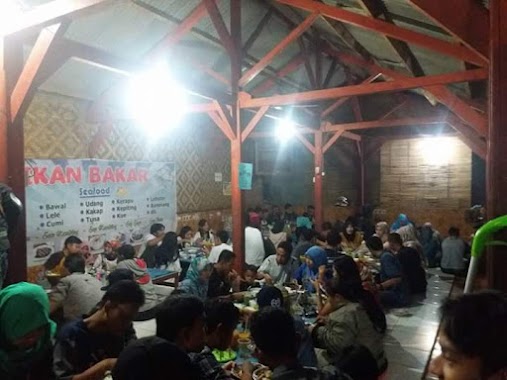 Warung Sate M. Dilah2, Author: Nenk Anggraeni