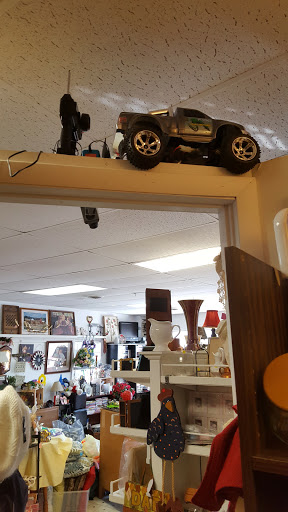 This & That Consignment Shop - Thumbnail