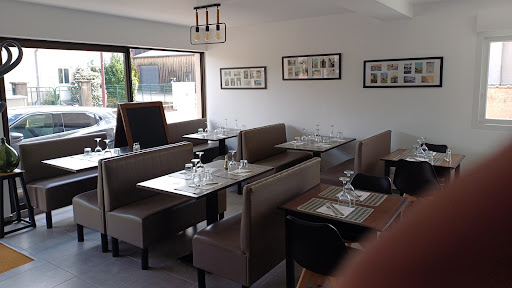 Photo 2 - Restaurant A Table