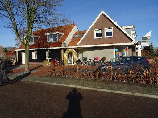 Boek en Cadeau Winkel Van den Berg