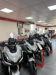 Photo n°4 de Honda Moto H.R.C Motos 95 à Saint-Ouen-l'Aumône (Concessionnaire de motos d'occasion)