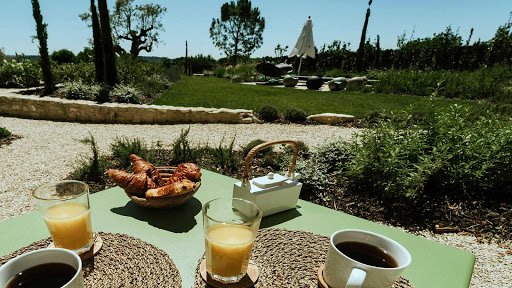 Photo de Mas d'Estieu | Luxury Family Holiday House Accommodation Pool Spa Cucuron South Luberon Provence à Ansouis (84240)