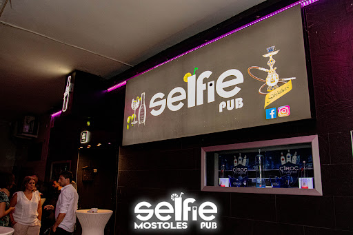 Selfie pub - Visual