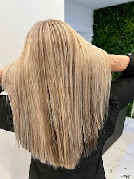 Photo n°5 de LE SALON - HAIR STYLIST à Saint-Julien-en-Genevois (Salon de coiffure)