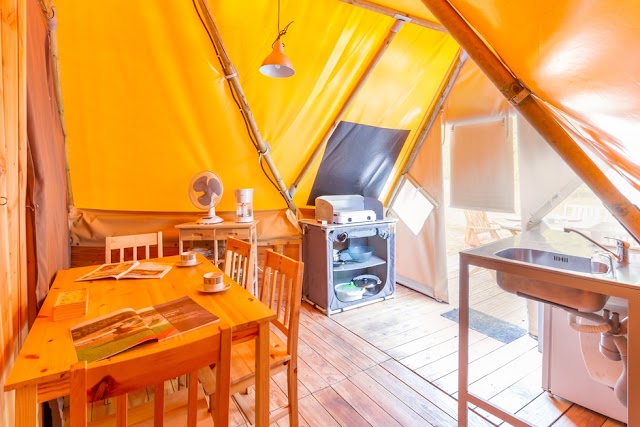 Camping le Petit Trianon de Saint Ustre