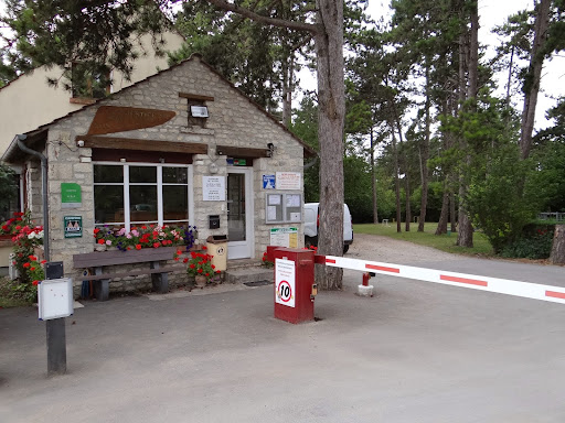 Photo de camping d'autruy sur juine