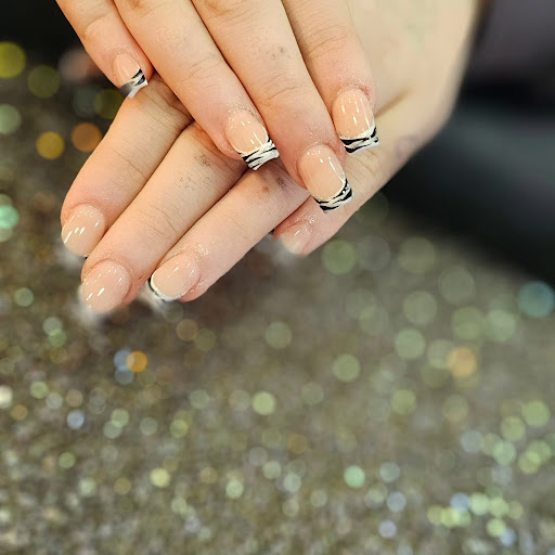 Devon nails salon - Visual