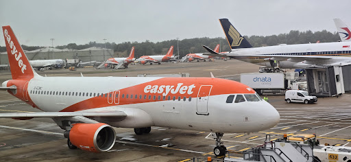 Gatwick Airport North Terminal Pick Up and Drop Off - Thumbnail