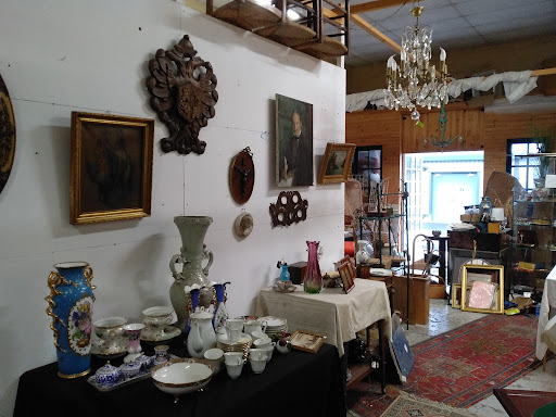 BROCANTE ANTIQUITÉS Cantal - Fabienne Robert Gallery - France