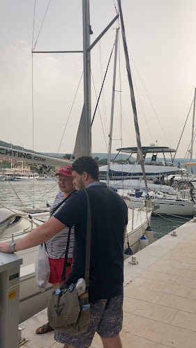 Radno vrijeme Lučica Stari Grad - Faros