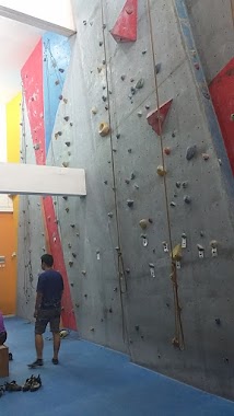 Peak To Peak Indoor Climbing Gym, Author: Tian Loebis