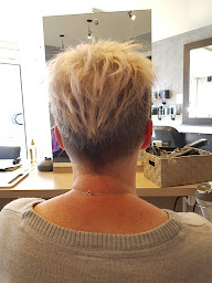 Photo n°24 de Les P'tites Coiff' à Jouet-sur-l'Aubois (Salon de coiffure)