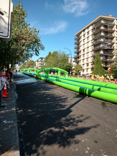 SB Lonsdale Ave @ W Keith Rd