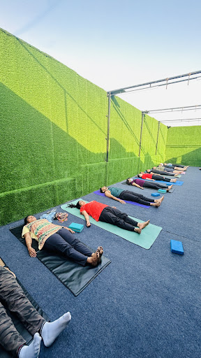 Outdoor yoga Classes available in hisar by YogArt Health & Fitness School post image