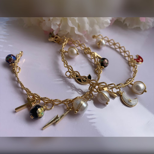 Yeli's Hair Bow Designs & Accessories - Thumbnail