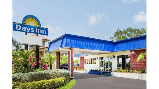 Days Inn by Wyndham Fort Myers Springs Resort - Thumbnail