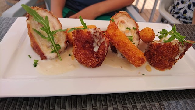 Eden Wed food & Beach club - EDEN ISLAND Surf Club
