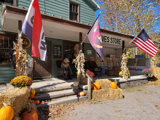 Shreve's Country Store Logo
