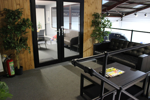 Vanhouse ltd - Visual