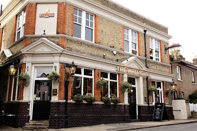 Looking for a great pub experience in Ealing? Look no further than our roundup of the best pubs in the area, featuring everything from traditional local haunts to trendy gastropubs. Whether you're looking for a pint with friends or a cozy spot for a Sunday roast, we've got you covered.